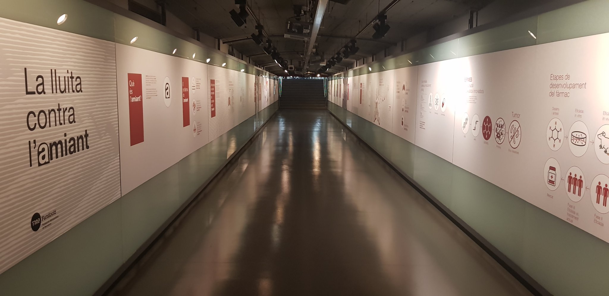  Aromics i el seu projecte Bermes en l'exposició que Metro de Barcelona organitza per mostrar els danys de l'amiant en la salut.